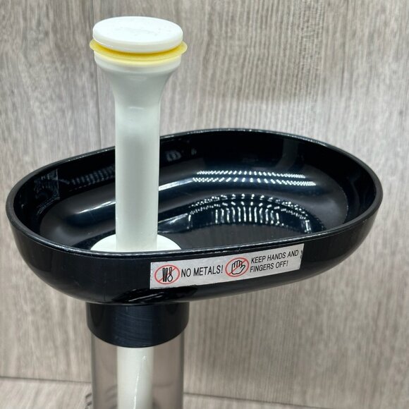 Omega Juice & Vegetable Extractor Model No. 8006 Stainless Steel Electric Silver - Picture 8 of 13